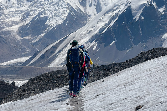 Équipement Essentiel pour une Ascension Hivernale : Gardez la Chaleur et la Sécurité